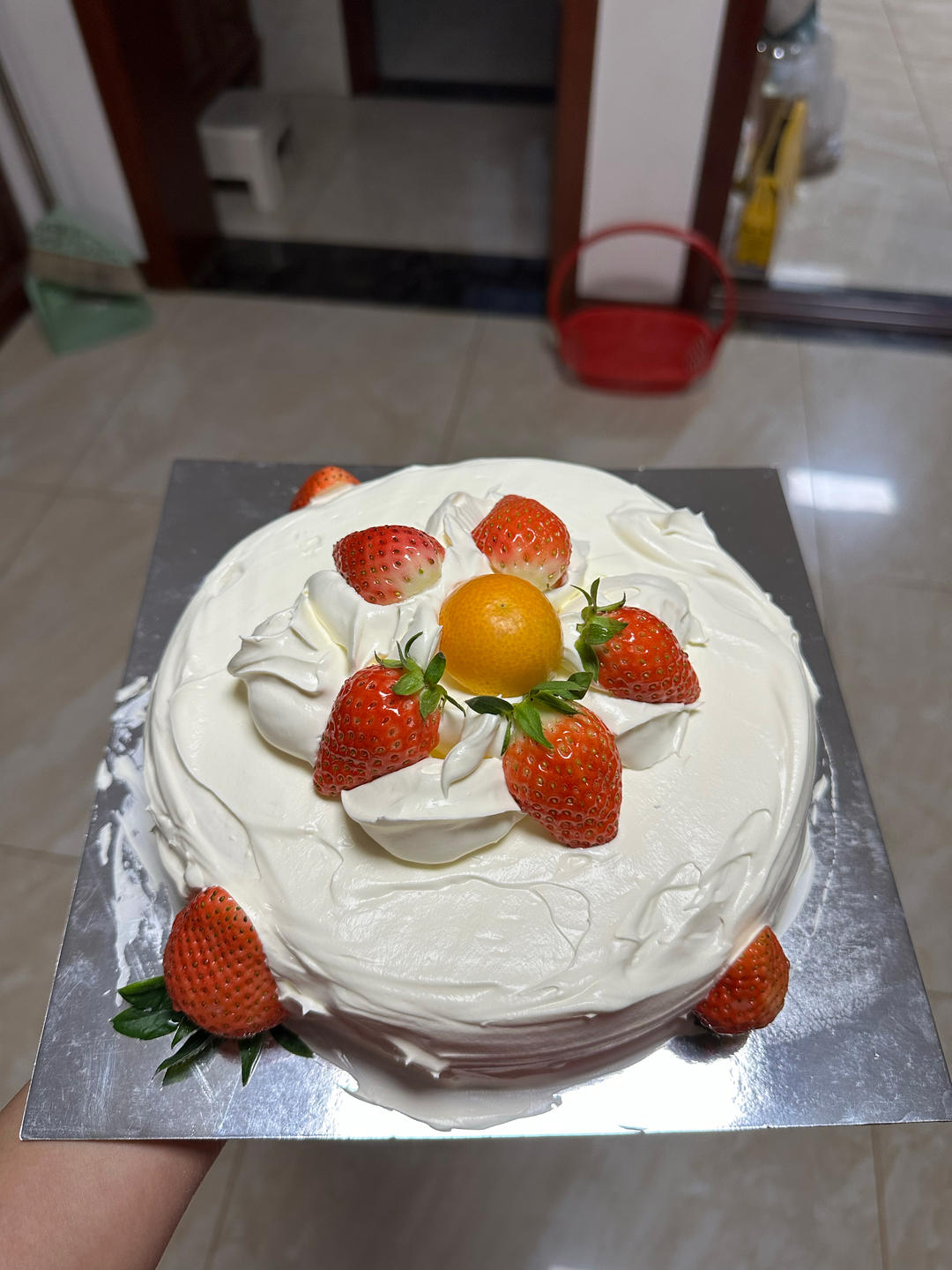 新手必成8寸生日蛋糕（详细多图干货经验分享，解决戚风蛋糕塌陷，奶油饰面涂不好，烤箱温度不好掌握等各种问题）