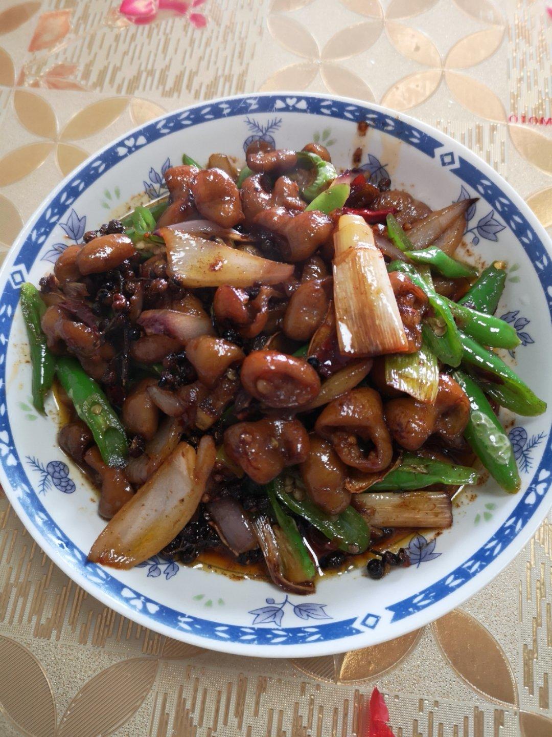 好吃到爆火爆肥肠