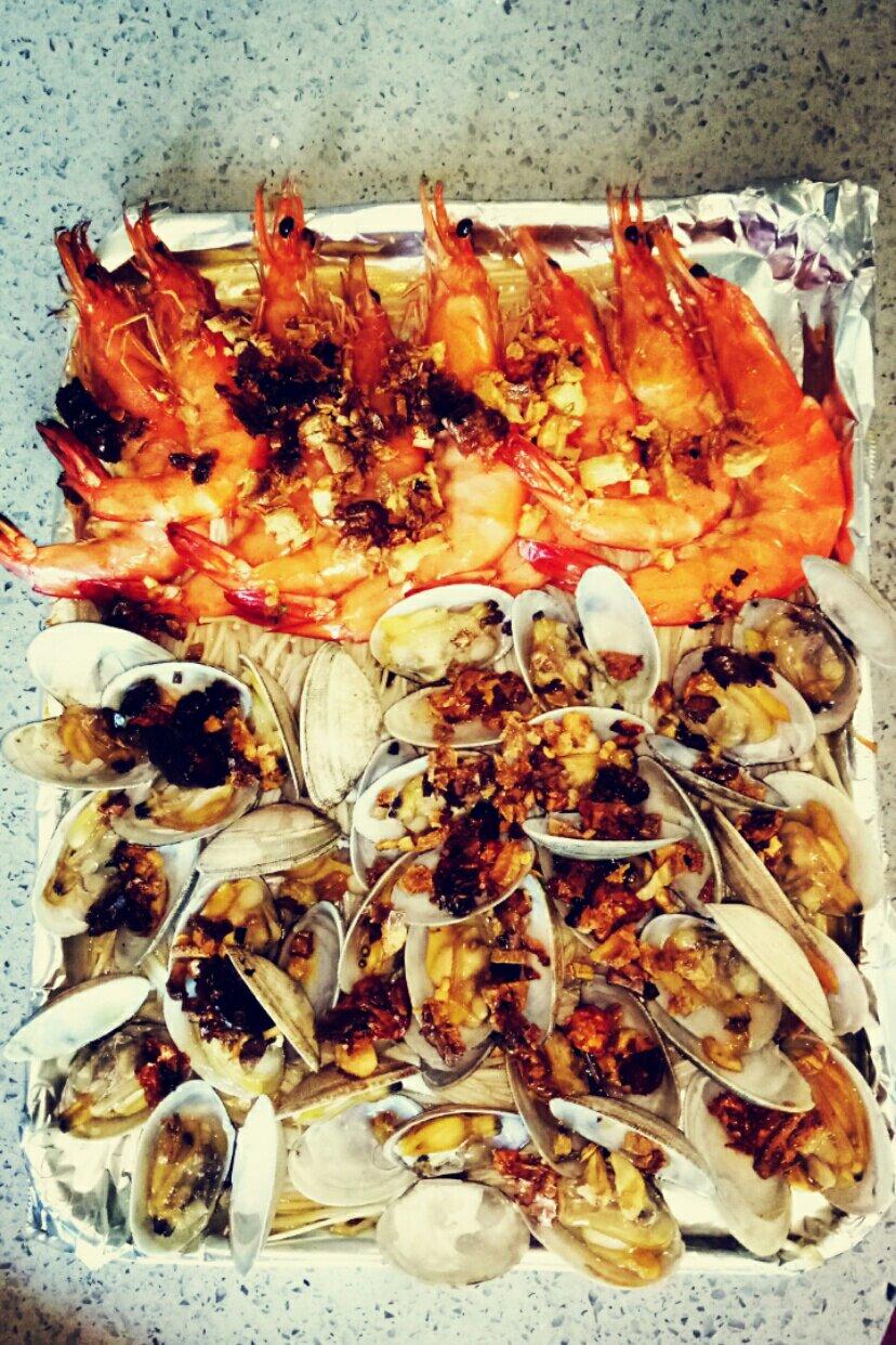 蒜蓉金针菇烤花蛤虾
