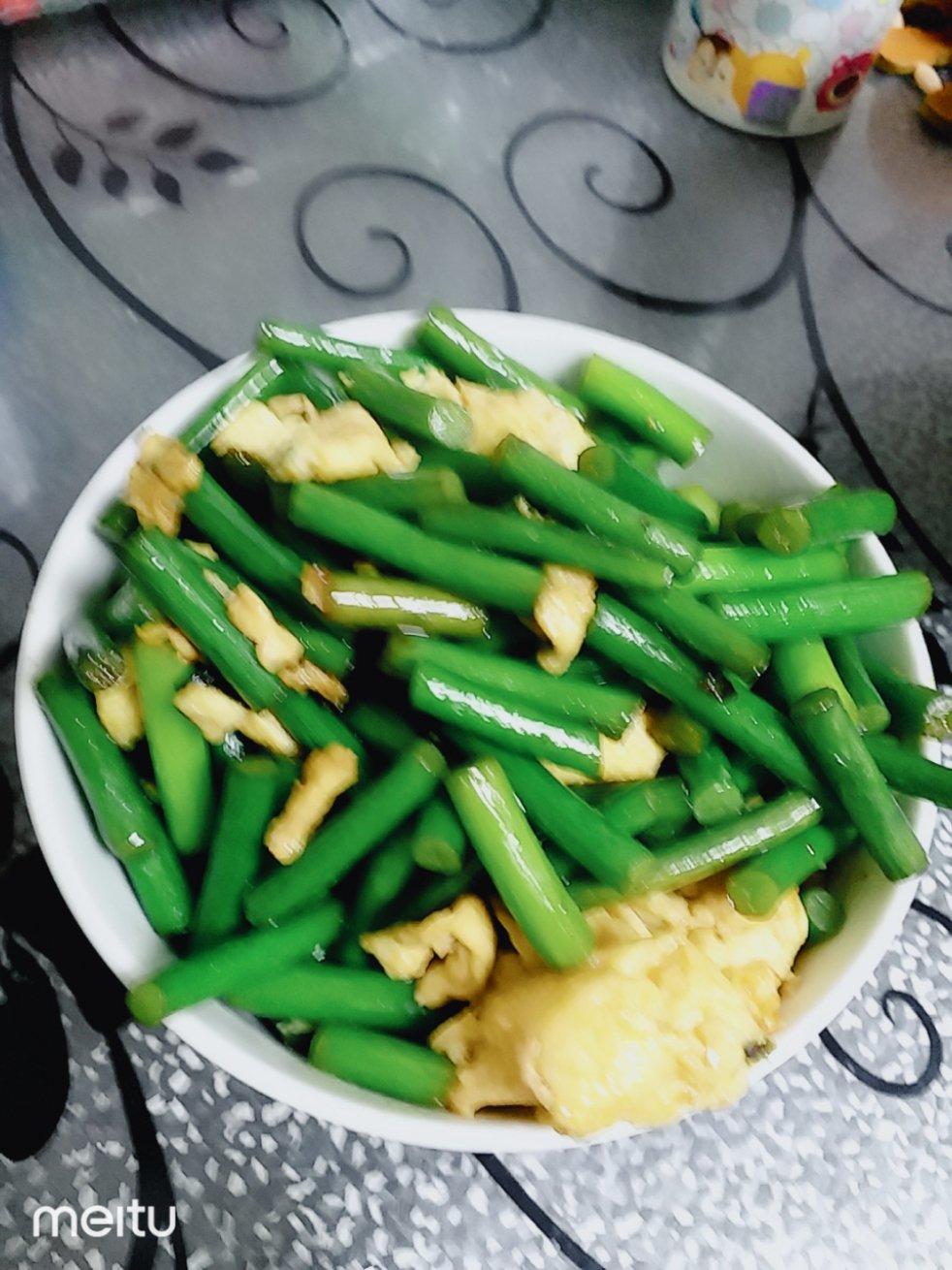 蒜毫炒鸡蛋