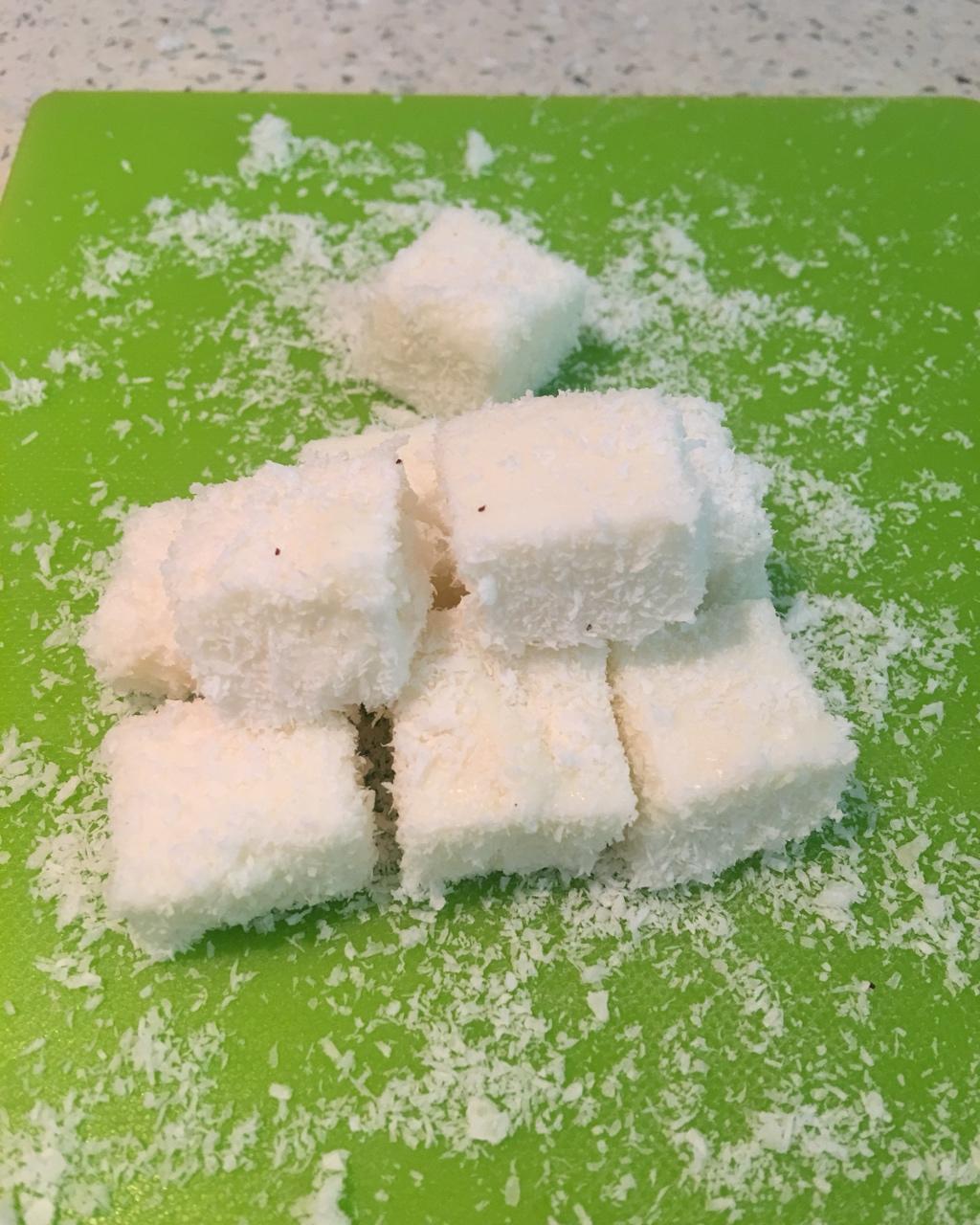 椰丝牛奶小方糕