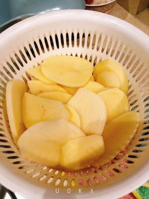 干锅土豆的做法 步骤2