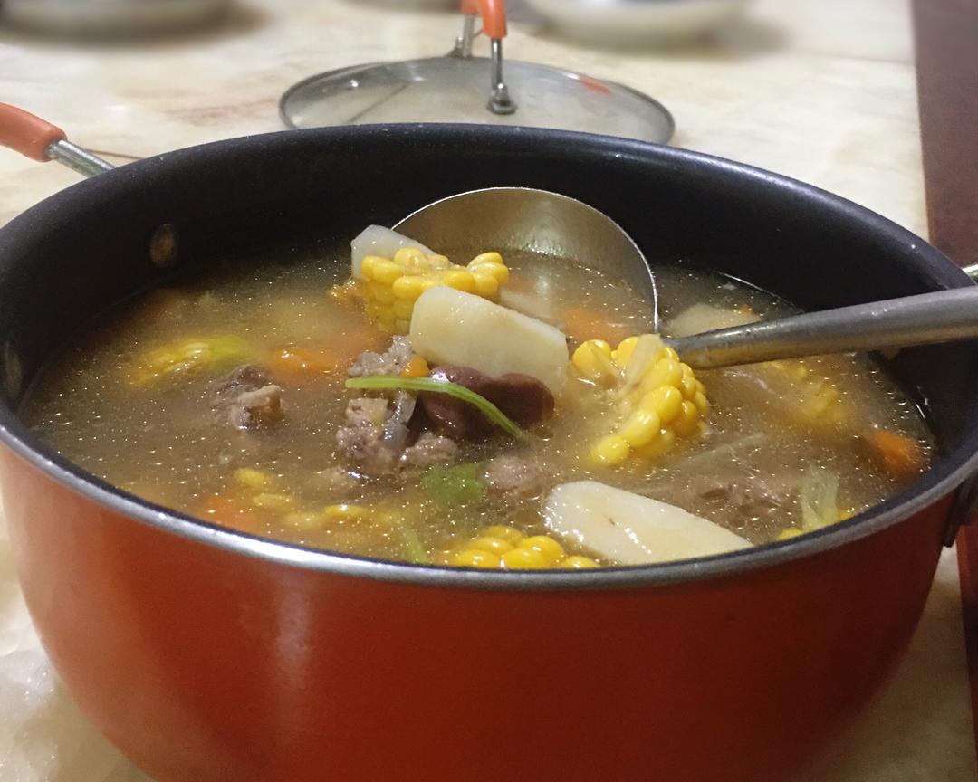 胡萝卜玉米骨头汤