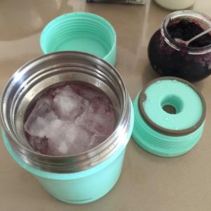 膳魔师魔法焖烧罐－草莓桑葚酱酸奶冰激凌的做法 步骤9