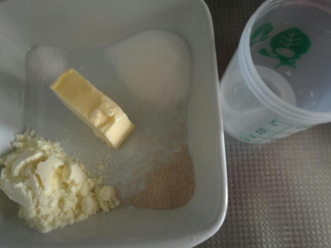 纯奶手撕吐司的做法 步骤1