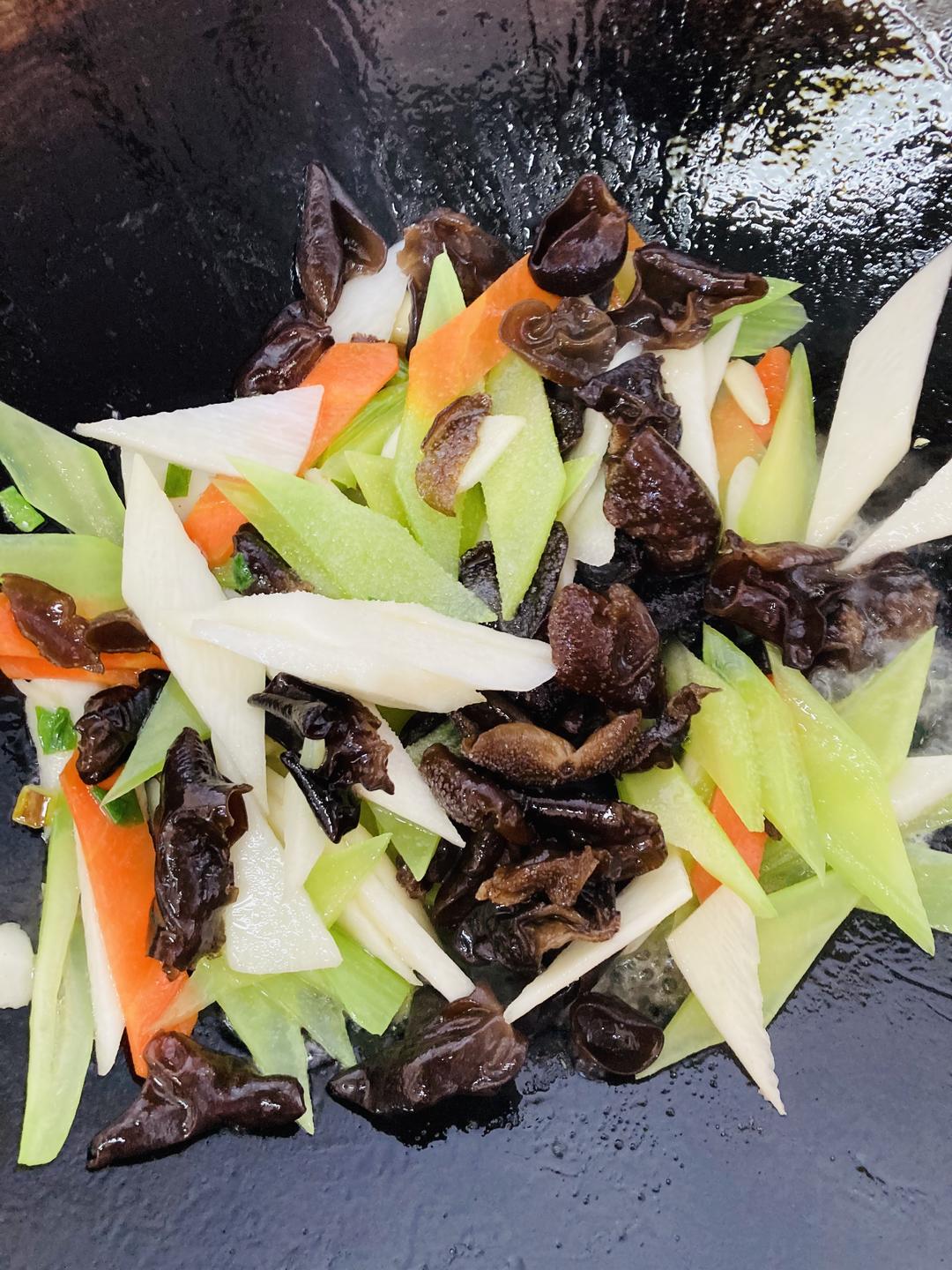 山藥青筍炒木耳的做法 步驟5