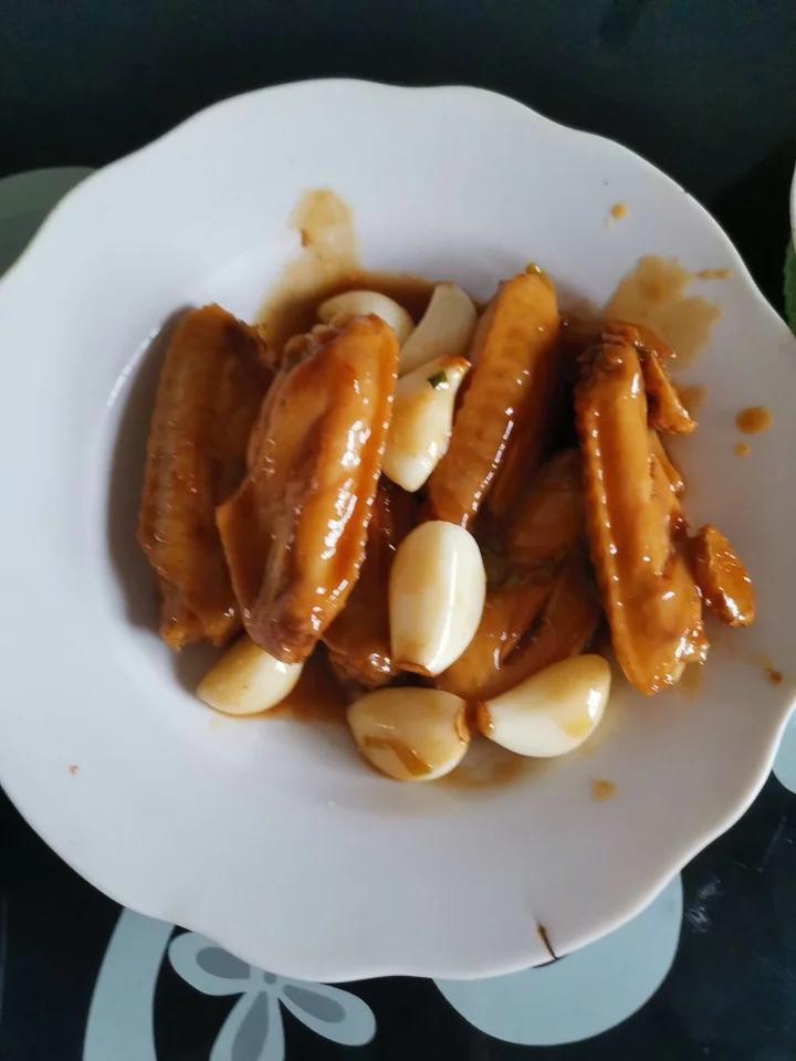 蒜香蚝油鸡翅中