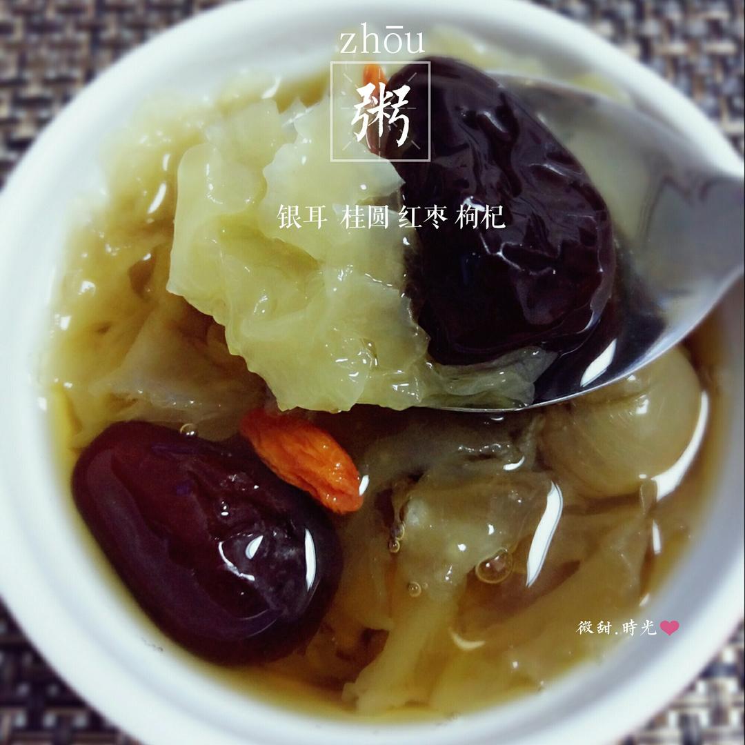 冰糖银耳红枣汤