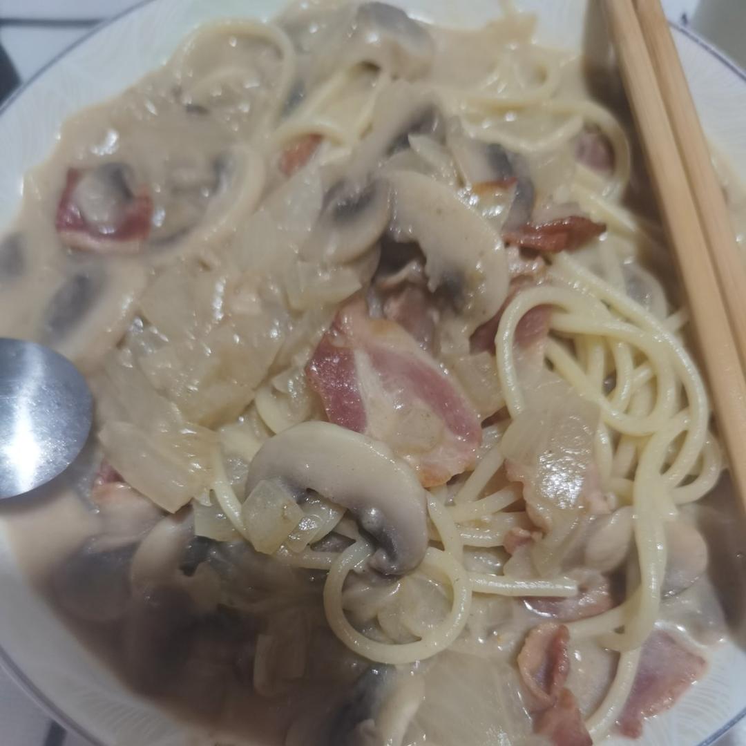 不腻的白酱奶汁意面