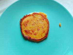 红萝卜渣香葱火腿煎蛋饼的做法 步骤9