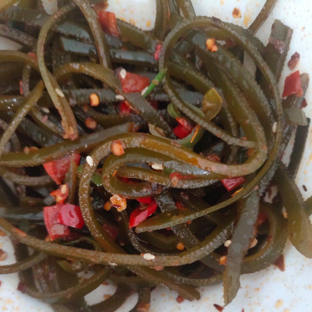 凉拌海带丝（酸辣麻香）爽口开胃咸甜适宜（配自制辣椒油方法）