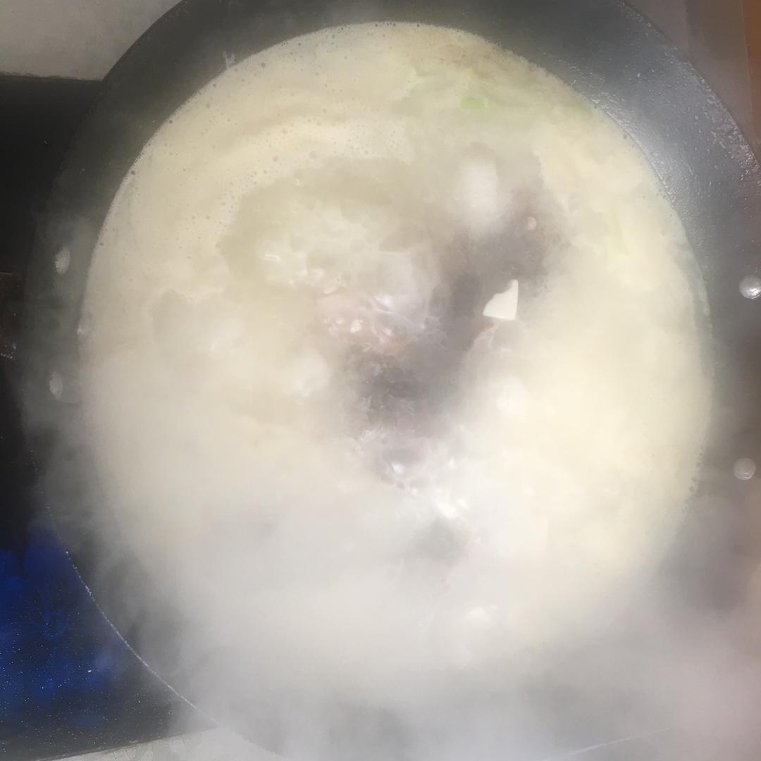 鲫鱼豆腐汤