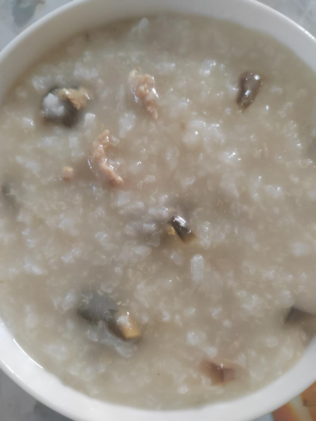 妈妈👩教我做的皮蛋瘦肉粥🥣简单快捷美味😋