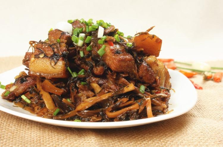 江南夏之味 — 笋干菜烧肉的做法