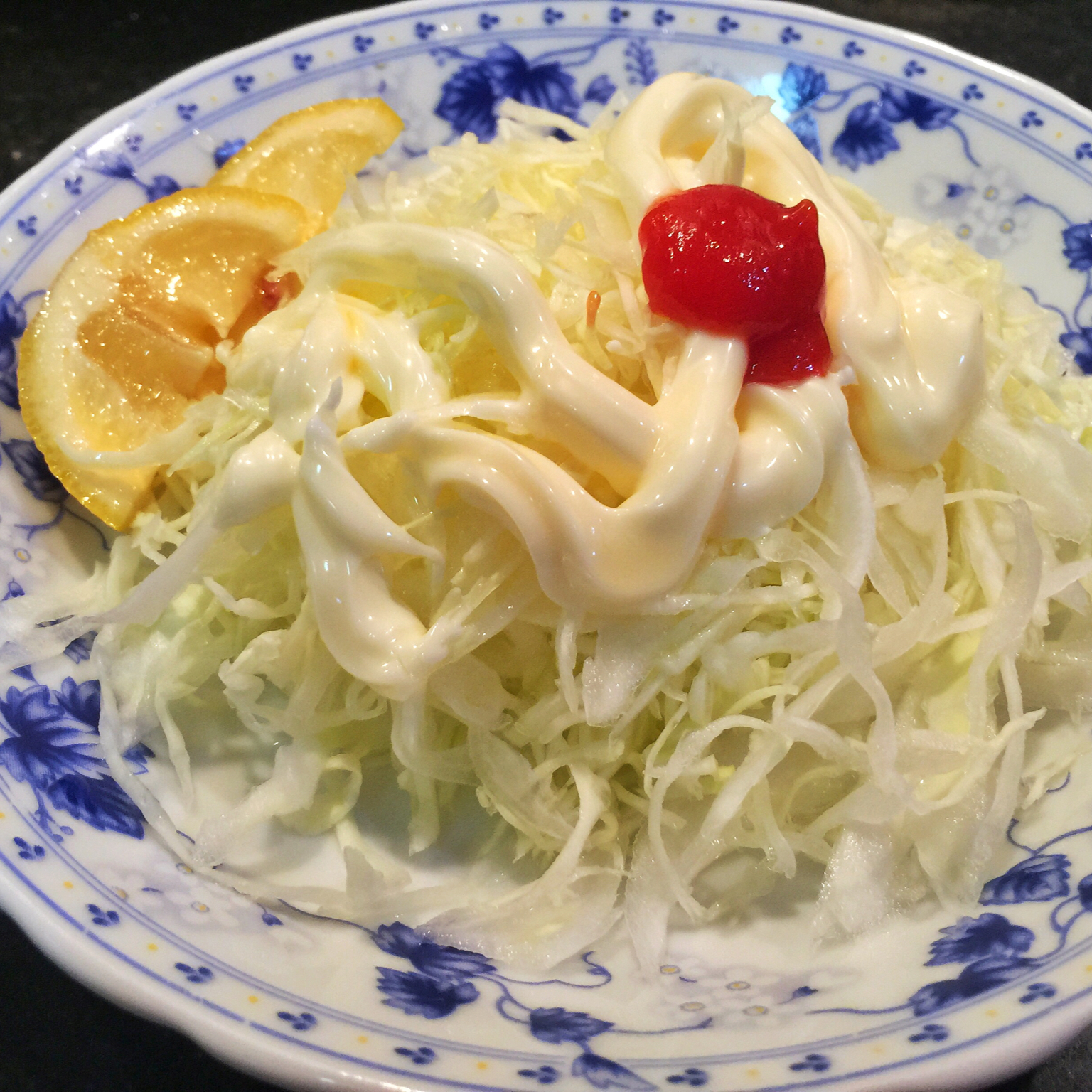 如何切细炸猪排里面的圆白菜丝