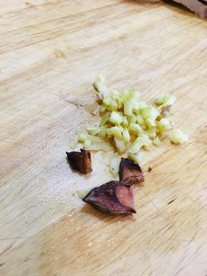 黑猪肉炖黄金勾豆的做法 步骤3