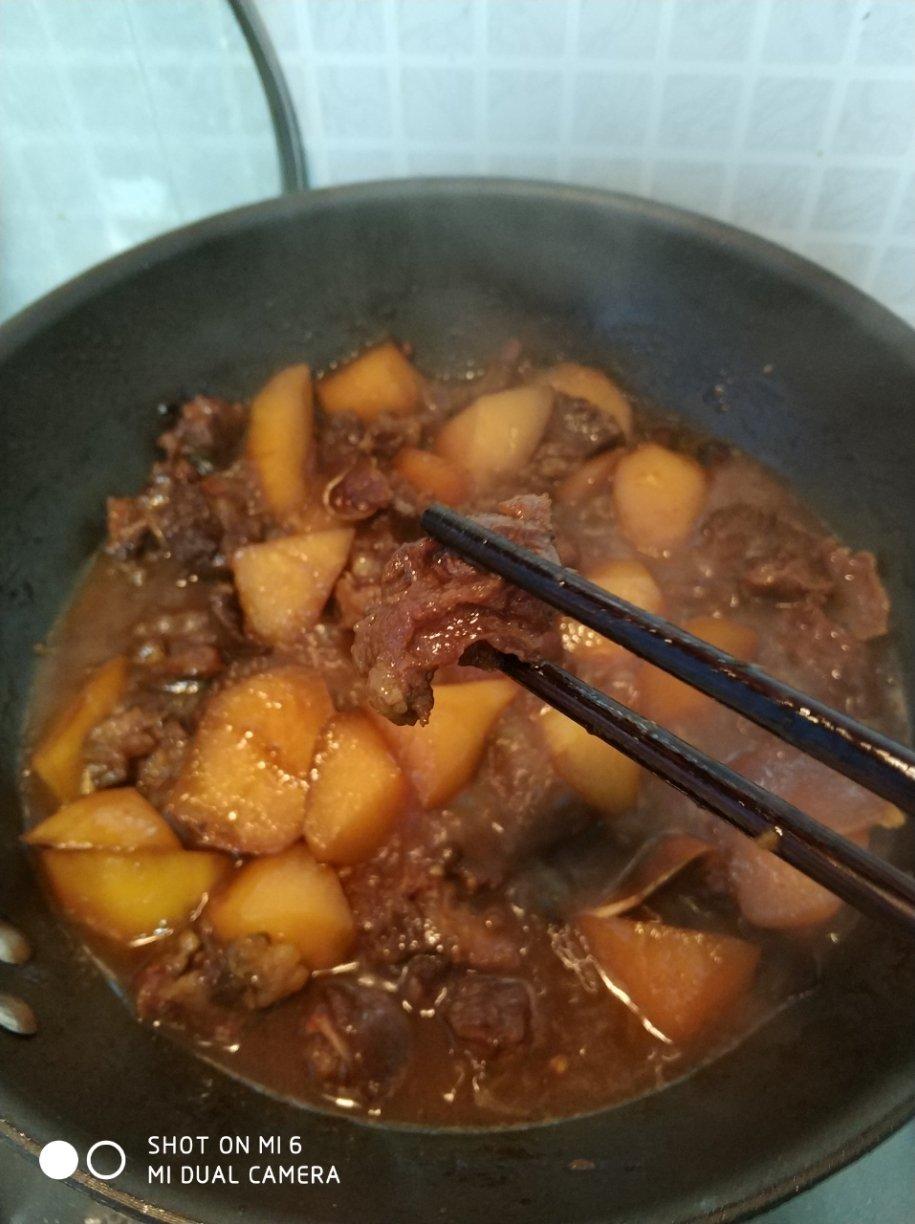 萝卜焖牛腩