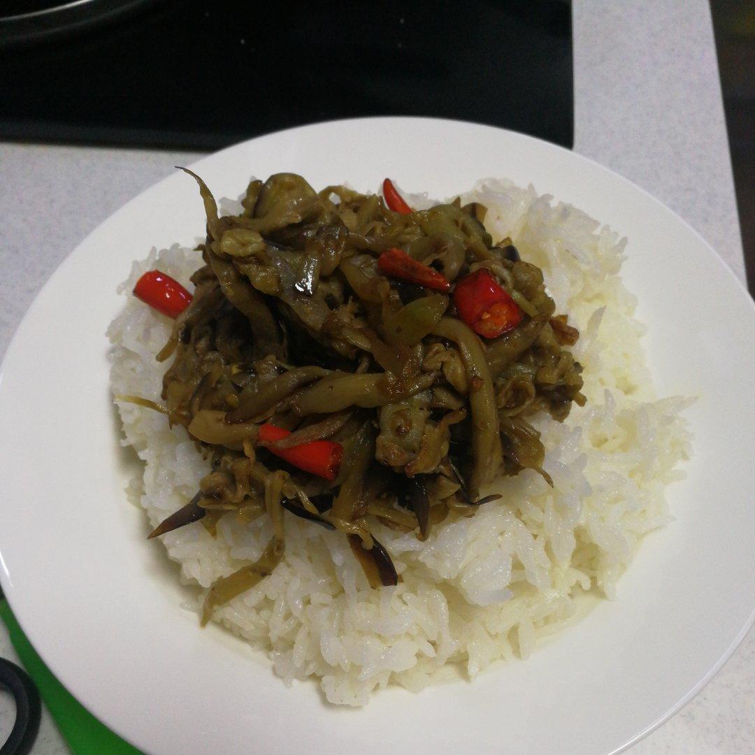 清爽少油又入味的家常炒茄子