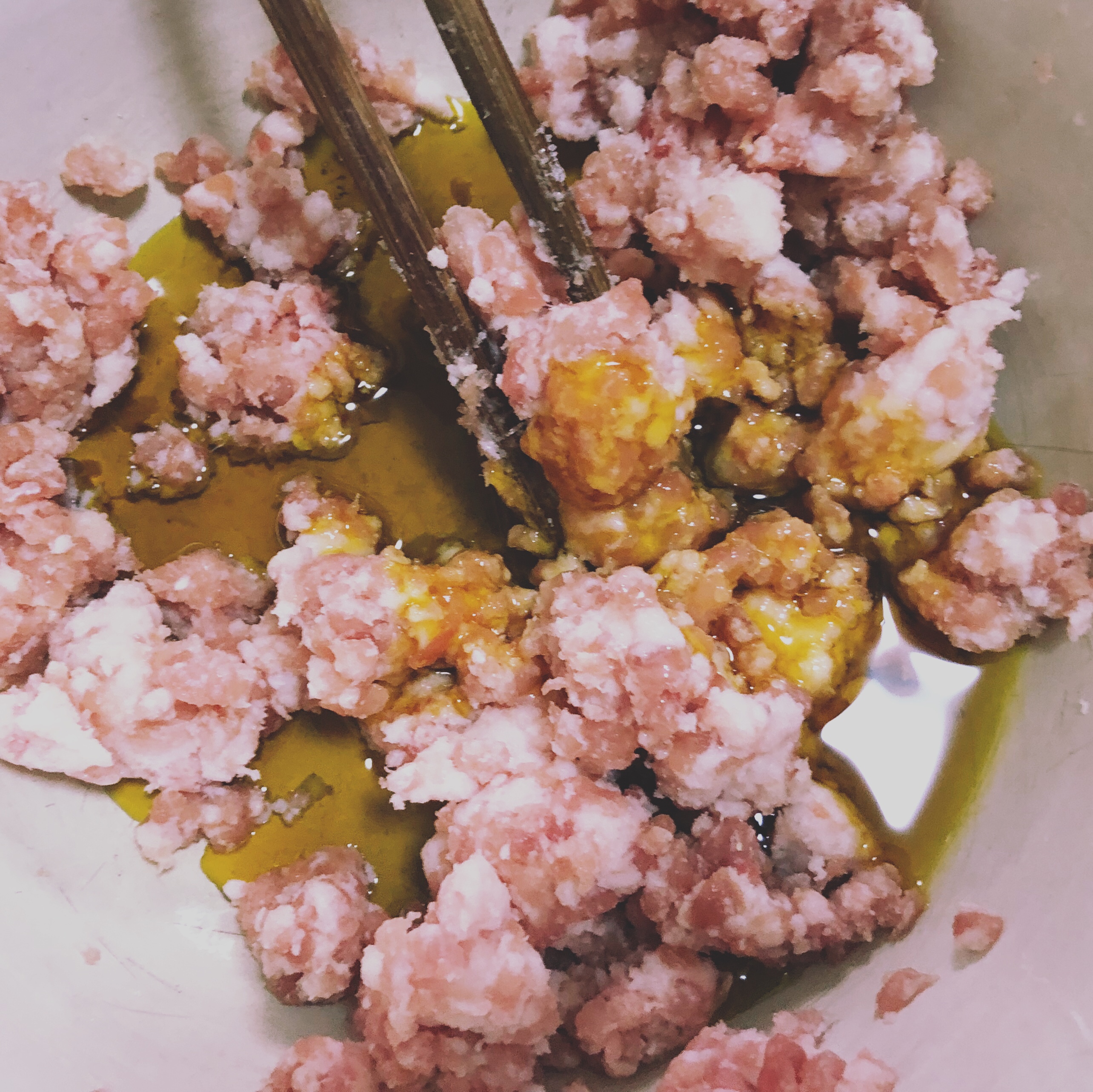爸爸妈妈的厨房-韭菜猪肉红油水饺的做法 步骤3