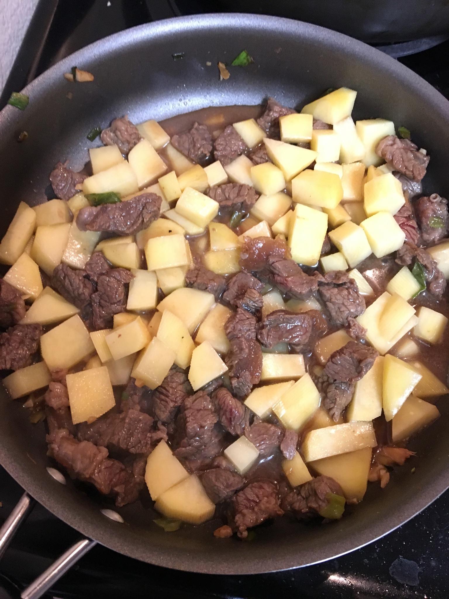 软糯土豆牛肉的做法 步骤5