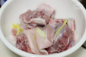白萝卜枸杞红枣羊肉汤的做法 步骤2
