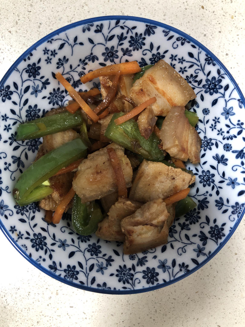 家常青椒干煸五花肉