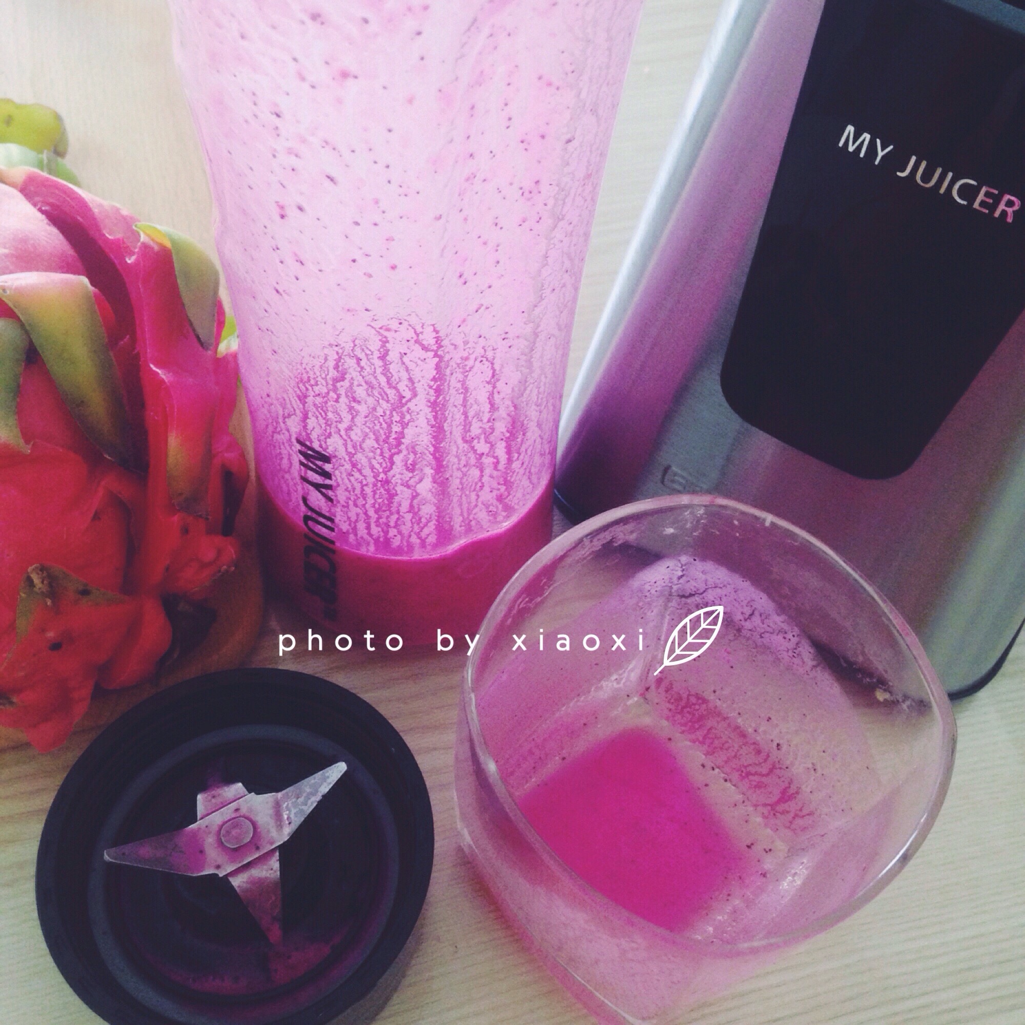火龙果椰子奶昔 Coconut Milkshake with Dragon Fruit