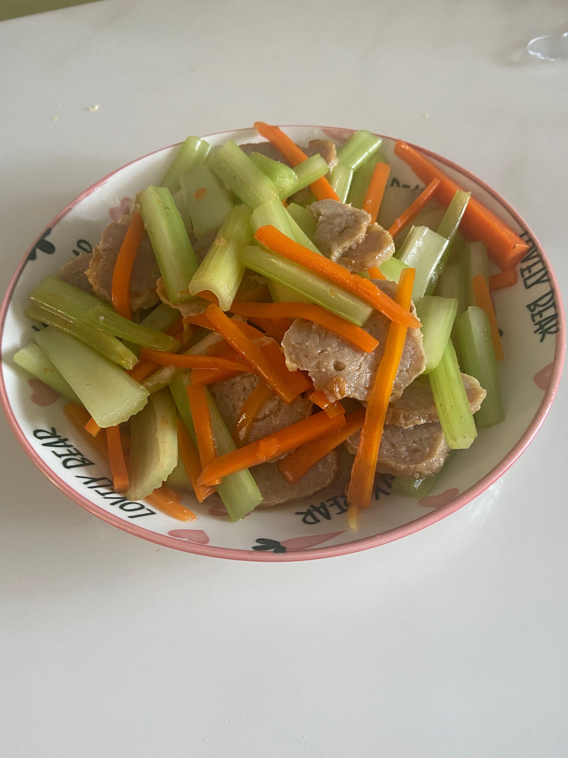 芹菜炒肉卷的做法
