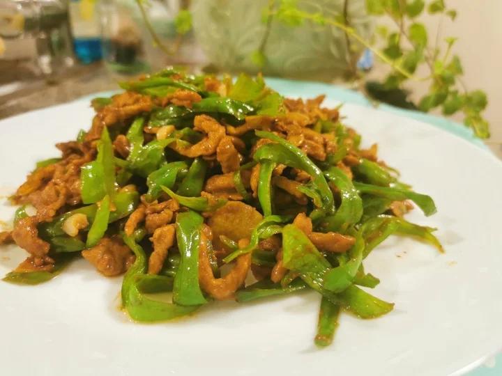 经典的家常菜，青椒炒肉丝，简单的食材也能做出如此美味