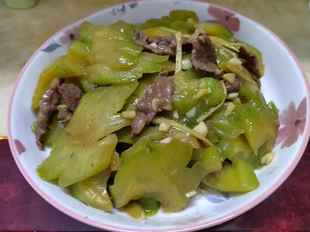 家庭版的~苦瓜炒牛肉