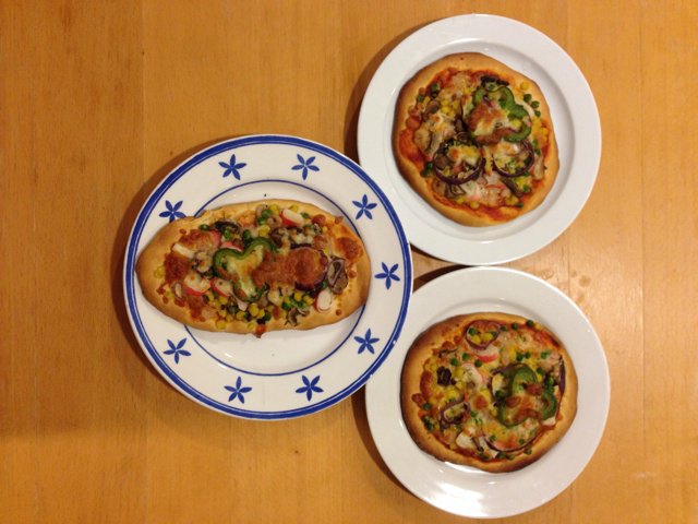 薄饼脆皮火腿pizza