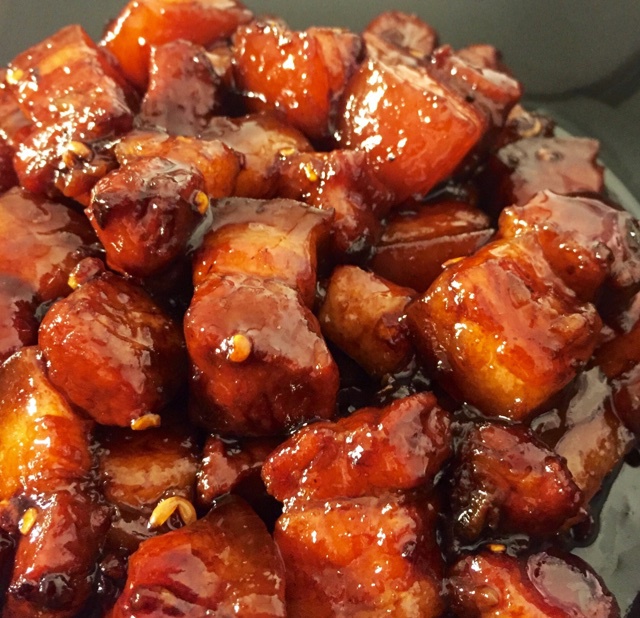 吃着碗里望着锅里的红烧肉