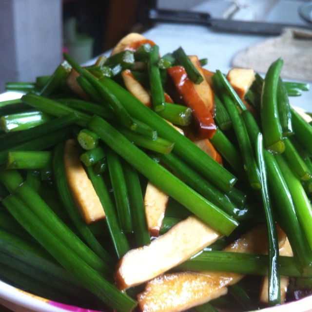 韭菜苔炒香干
