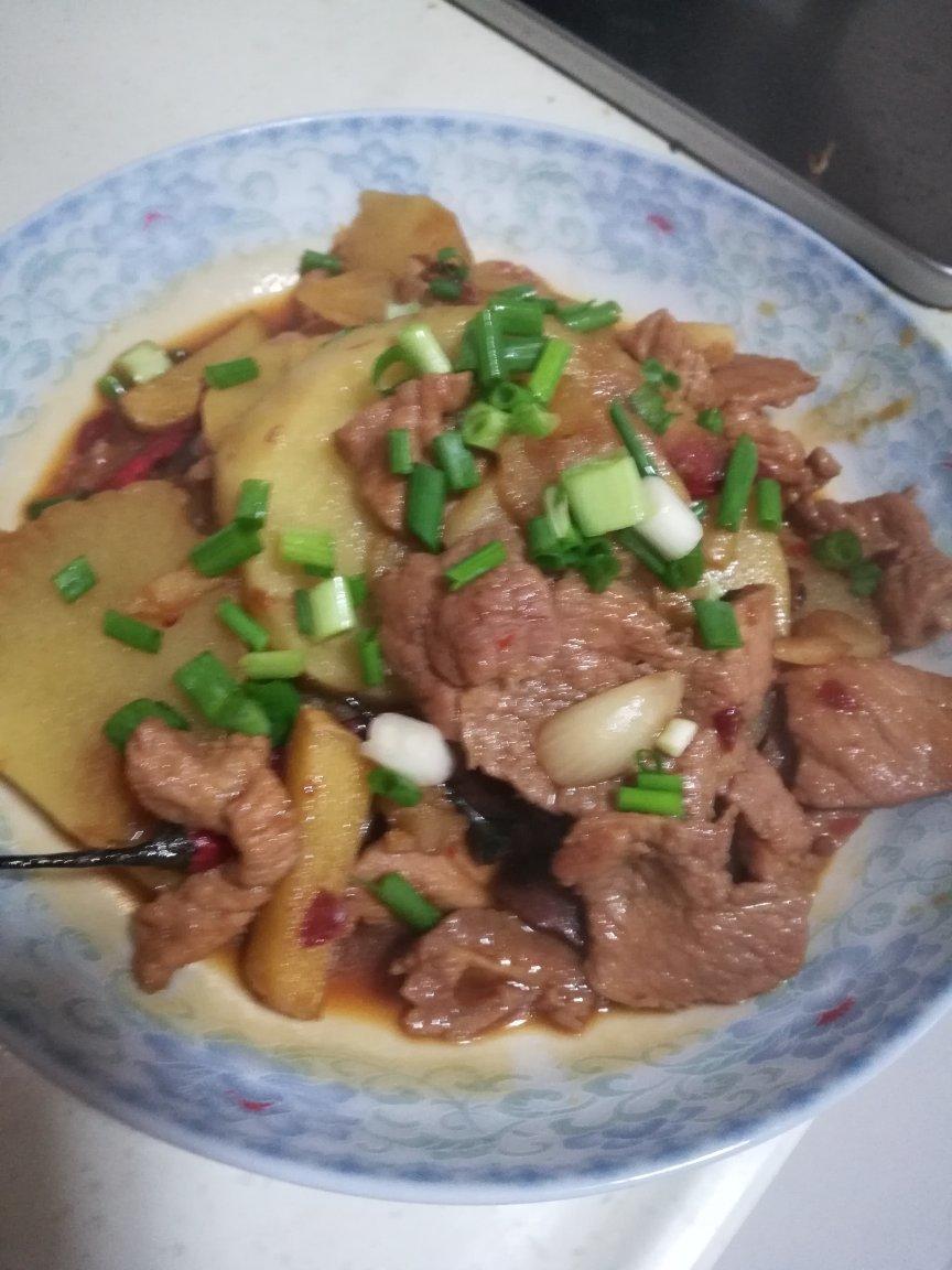 超下饭的家常土豆烧肉