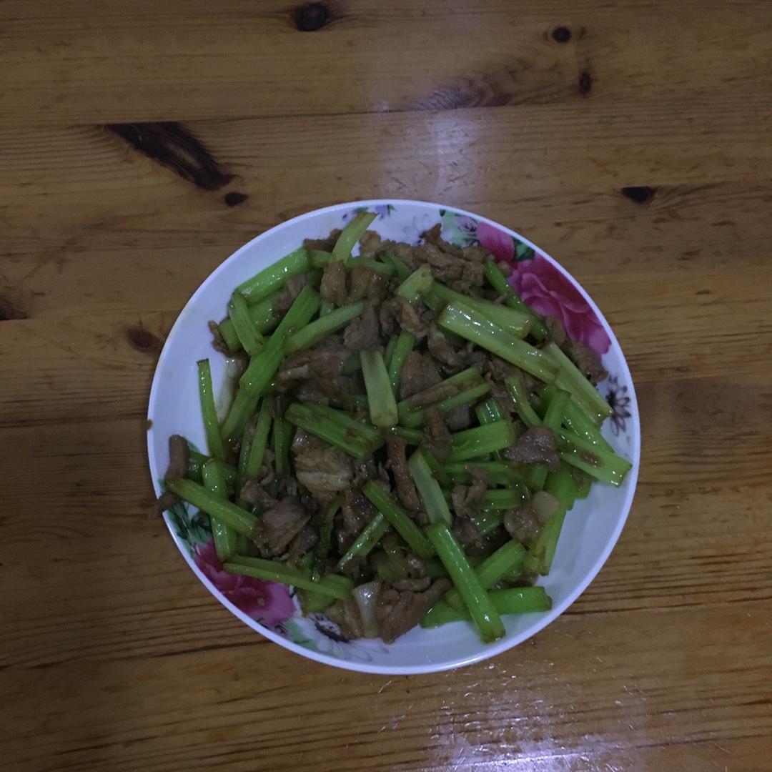 芹菜炒肉