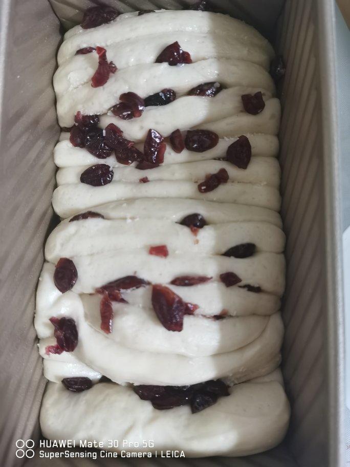 手撕蔓越莓炼乳吐司