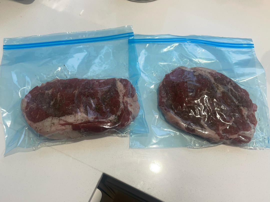 教你用电饭锅保温功能做低温慢煮牛排