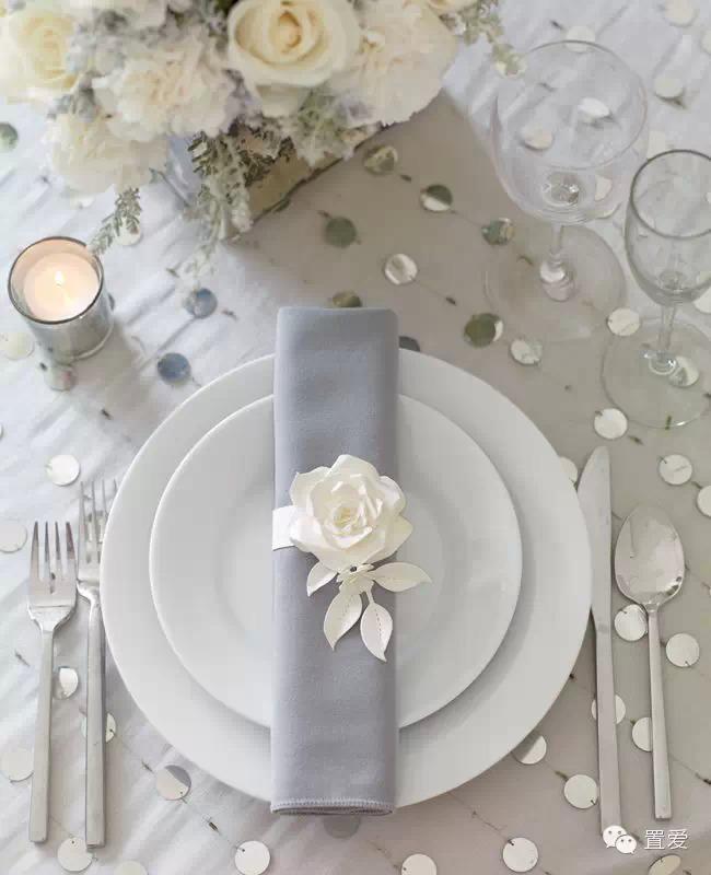 你不需要那么多盘子，餐桌一样很美