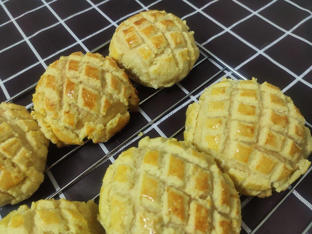 好吃到炸裂的港式菠萝包（附带制作酥皮的小视频）