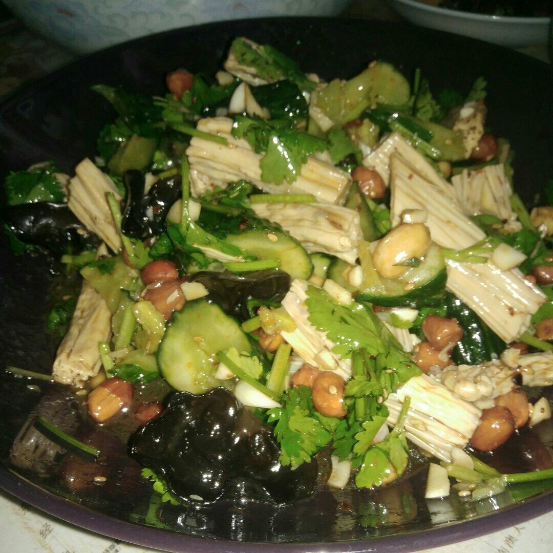 凉拌（腐竹木耳黄瓜）