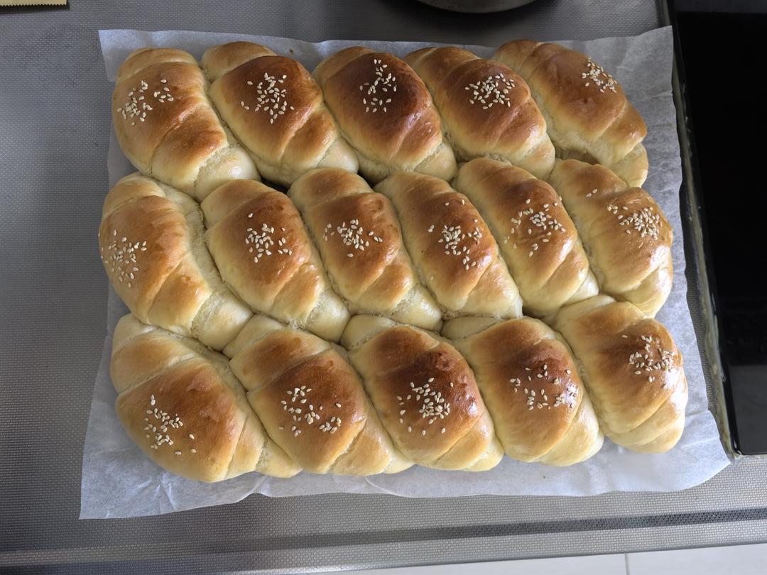 放几天都超级软的奶香小牛角排包