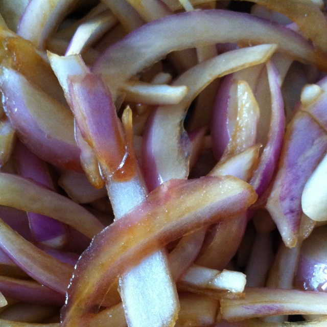 慵懒的熊做的凉拌洋葱脂渣