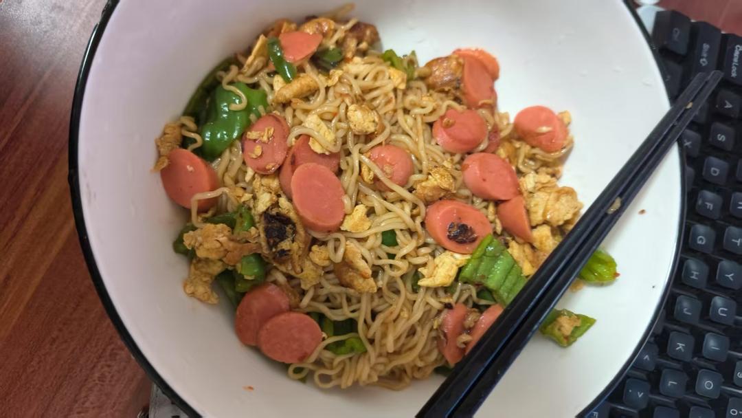 超简单的炒方便面，秒杀路边摊！