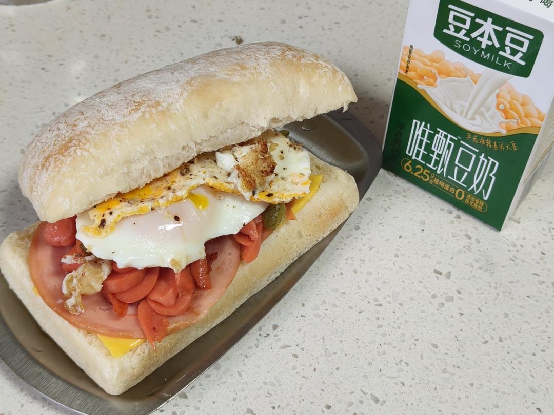 两个人一起炫饭啦！