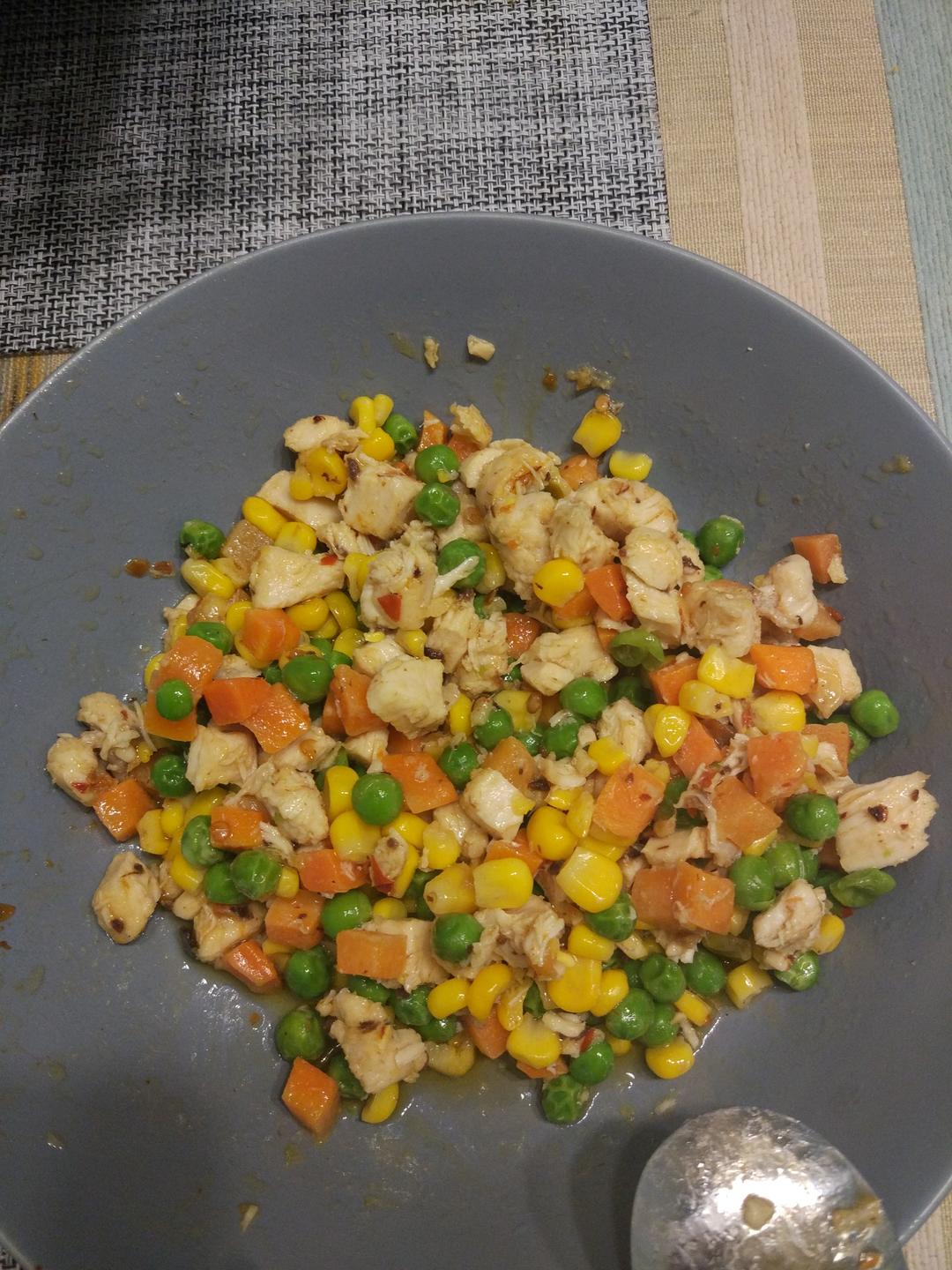 玉米粒豌豆鸡胸肉的做法