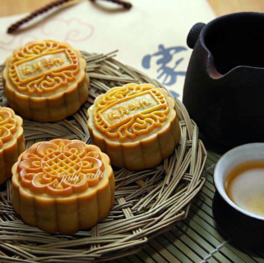 广式月饼—蛋黄莲蓉月饼