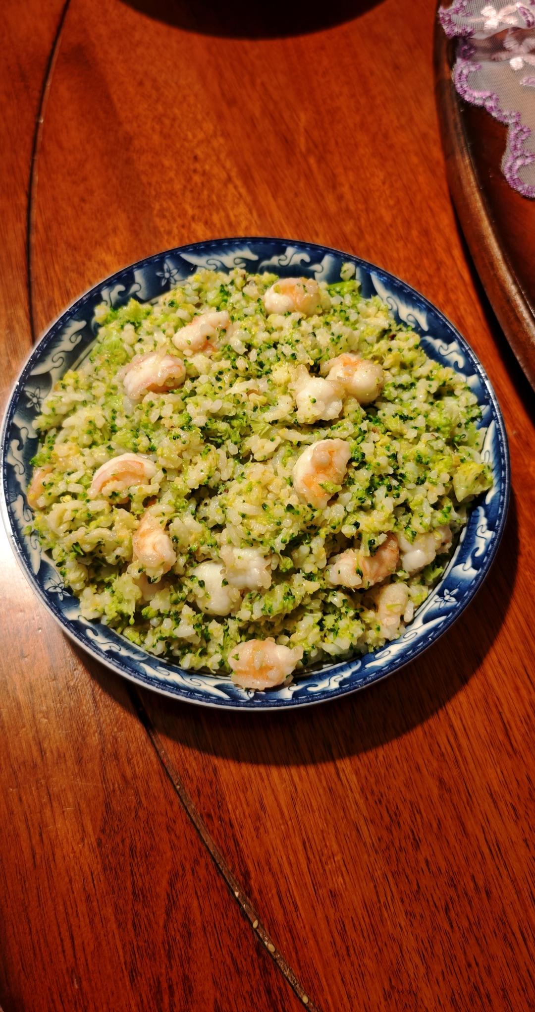 虾仁西兰花黄金炒饭