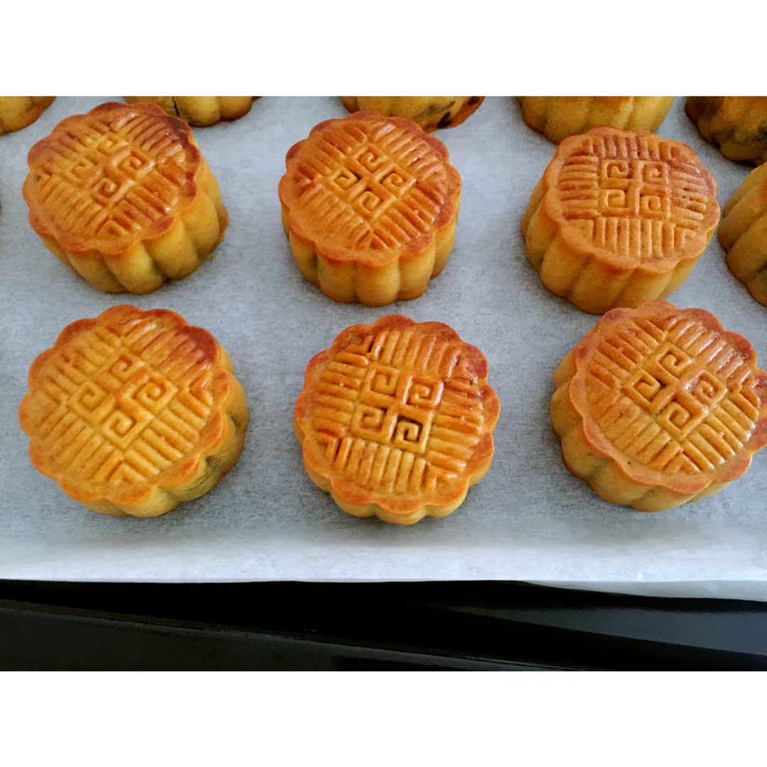 广式月饼——蛋黄莲蓉月饼