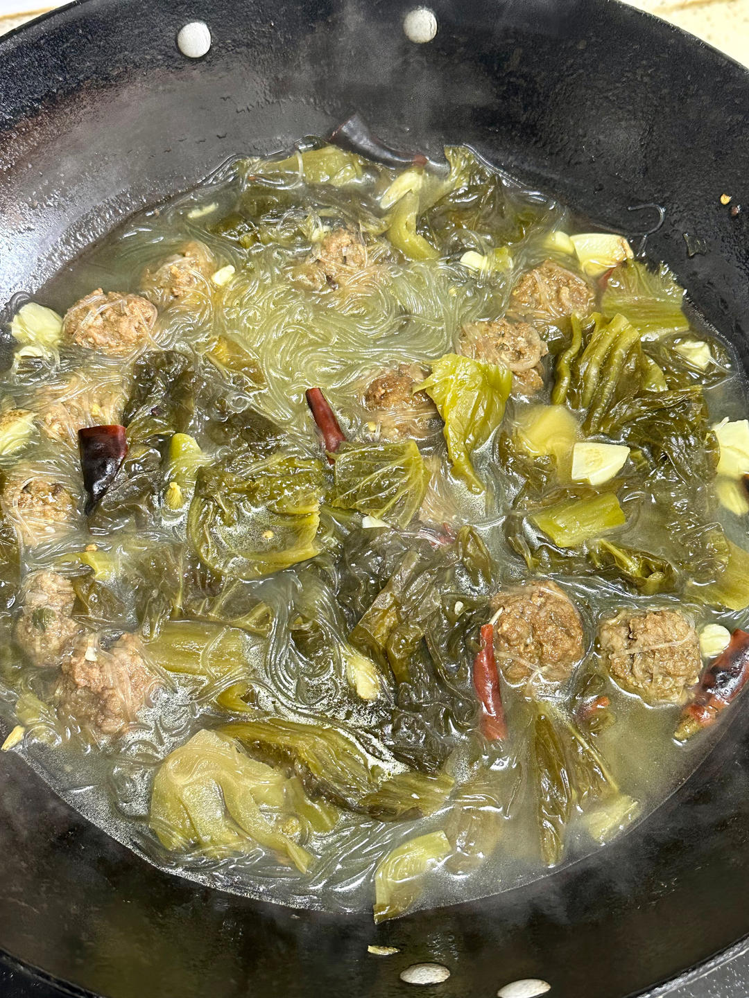 夏季开胃的酸菜元子粉丝汤