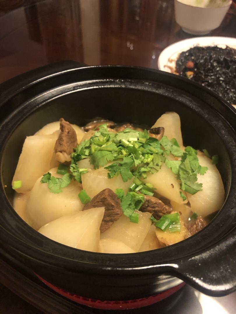 萝卜焖牛腩 （好吃得可以摆摊了）